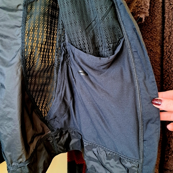 Lululemon Shell Jacket - Picture 7 of 8